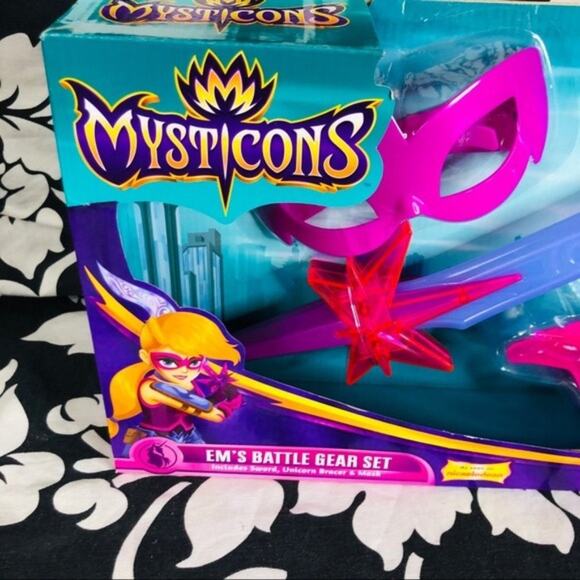 Mysticons Em's Battle Gear Set W/Sword, Unicorn Bracer & Mask - Picture 5 of 6